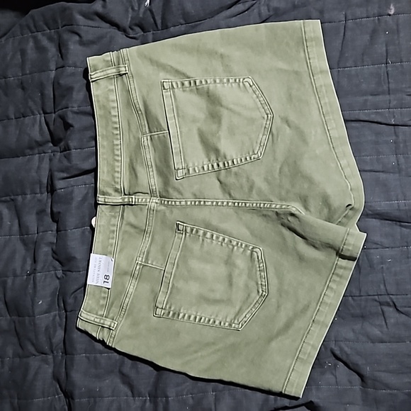 Lane Bryant Midi Distressed Short Green eco friendly size 18 NWT - Picture 3 of 7